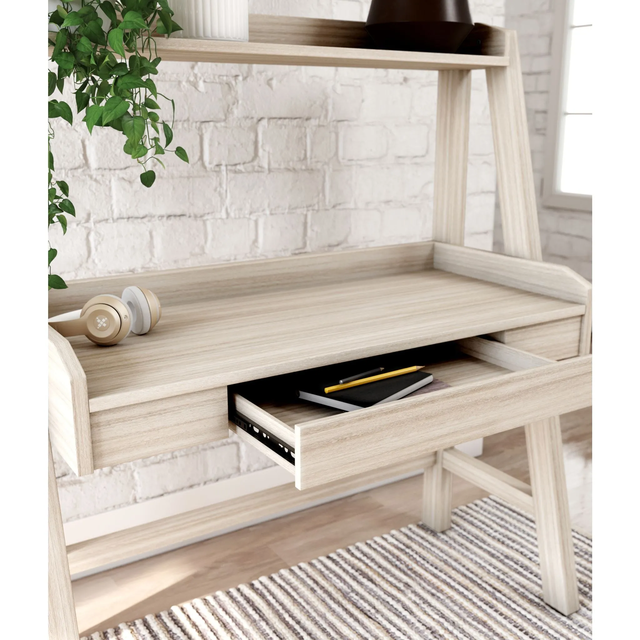 Blariden Desk and Hutch