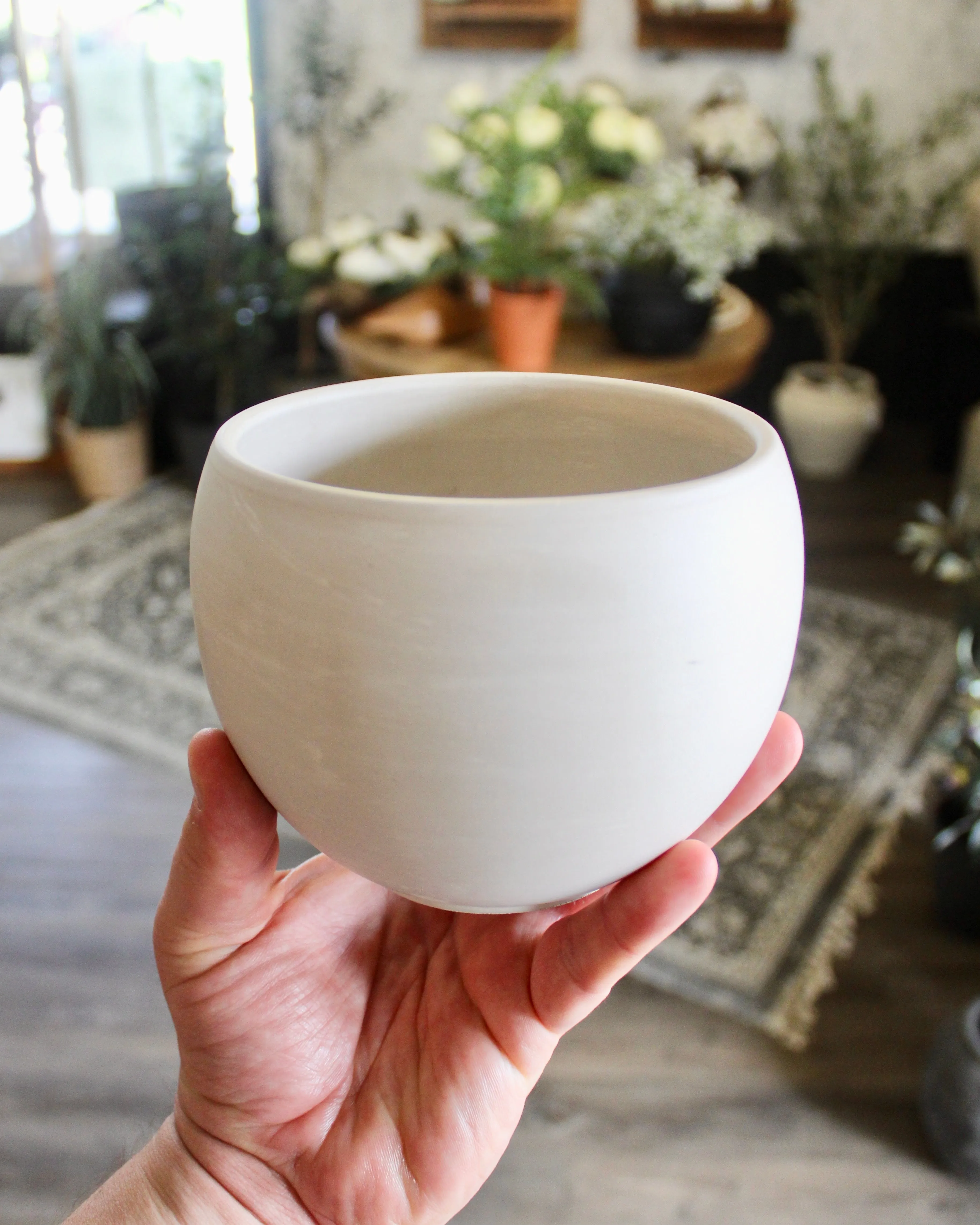 Cream Luna Sphere Pot